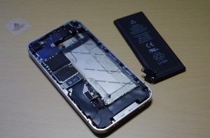 iPhone4S バッテリー取り外し